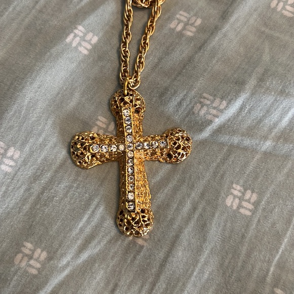 Gorgeous layered cross necklace - Picture 2 of 5